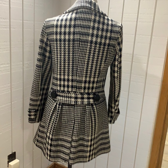 Coat - Picture 4 of 6